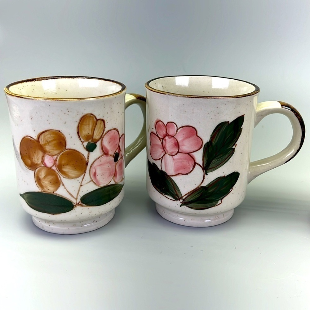 Vintage Speckled Floral Mugs - Picture 2 of 7